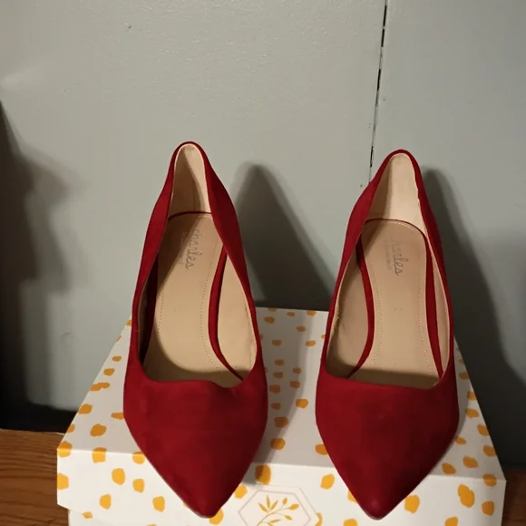 Size 10 Fabianelli Boots & Size 10 Red Charles David Heels - Picture 8 of 11